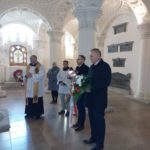 Przedstawiciele Urzędu Miasta w kaplicy rogalińskiej